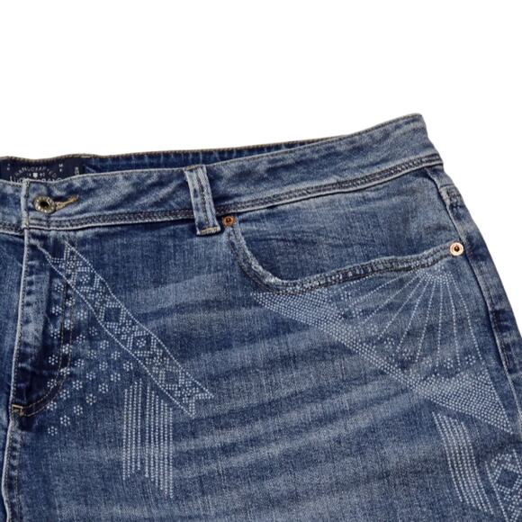 Lucky Brand Women's Denim Shorts Blue Embroidered Accent Details‎ Casual - Picture 3 of 12
